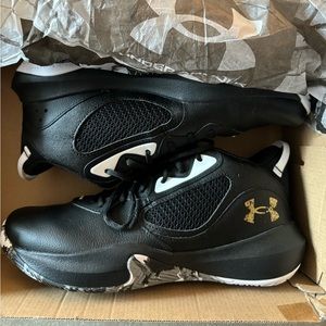 Under Armour size 11 Lockdown 6